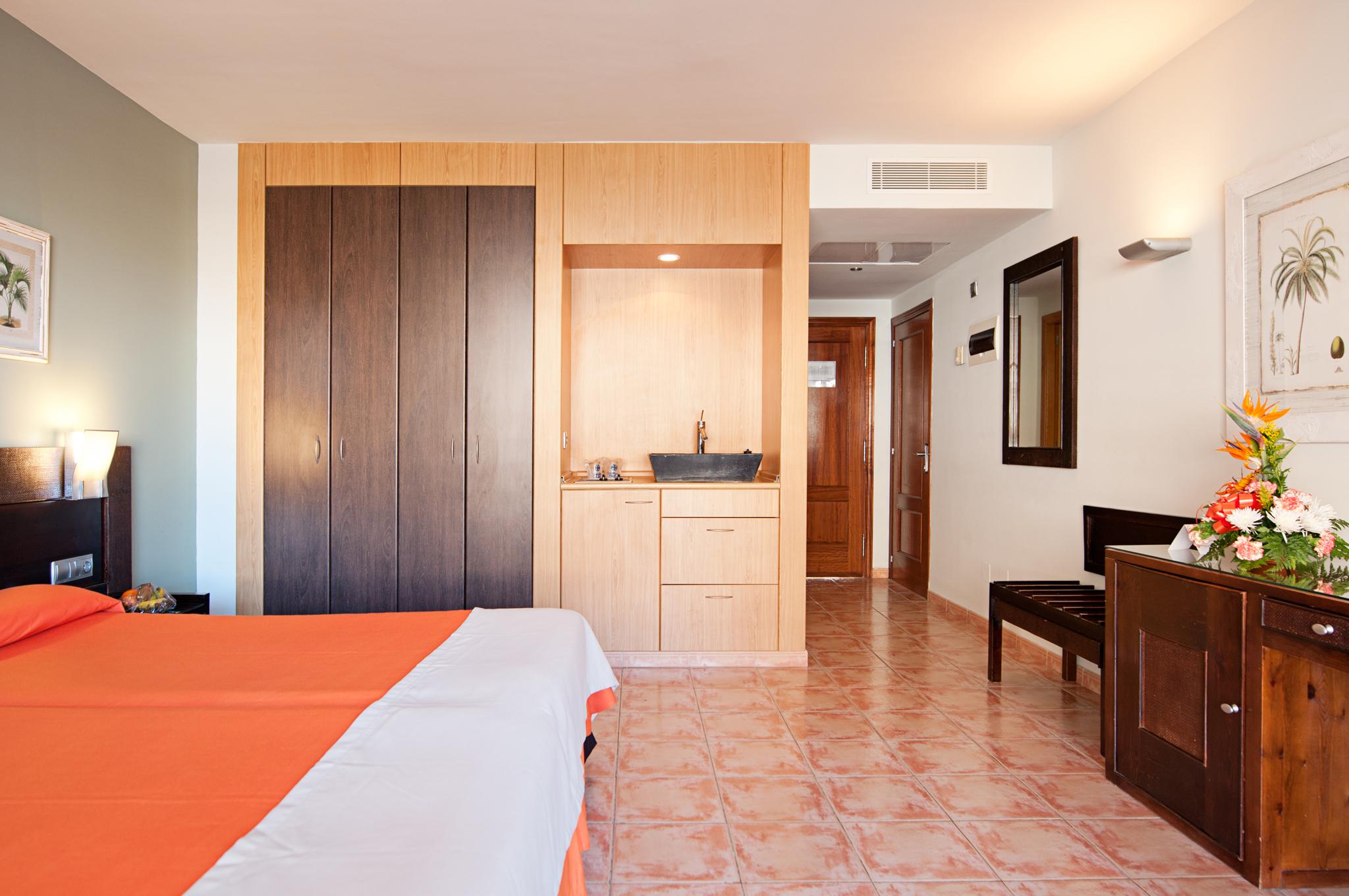 Hotel Livvo Lago Taurito & Aquapark Екстериор снимка