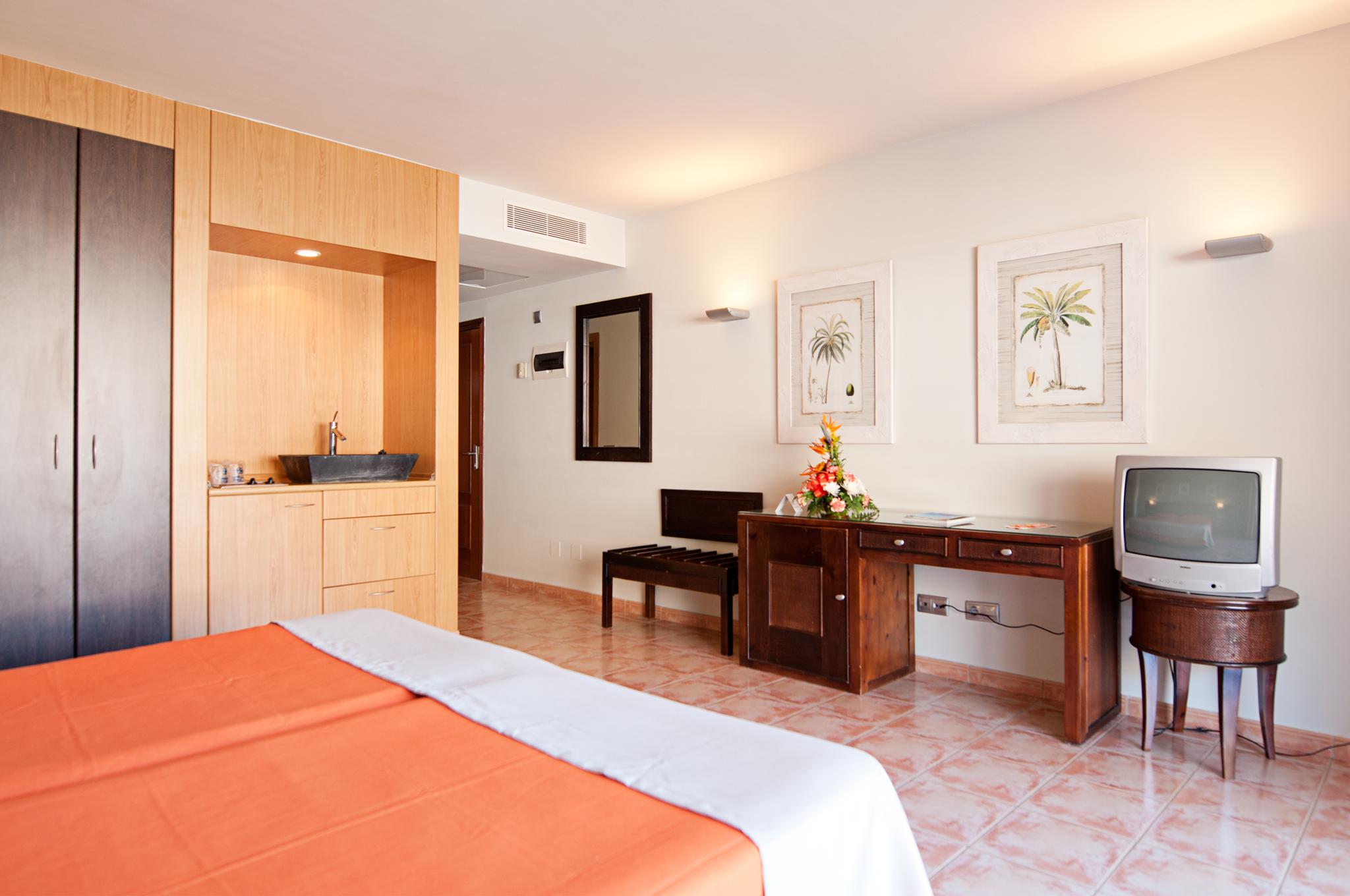 Hotel Livvo Lago Taurito & Aquapark Екстериор снимка