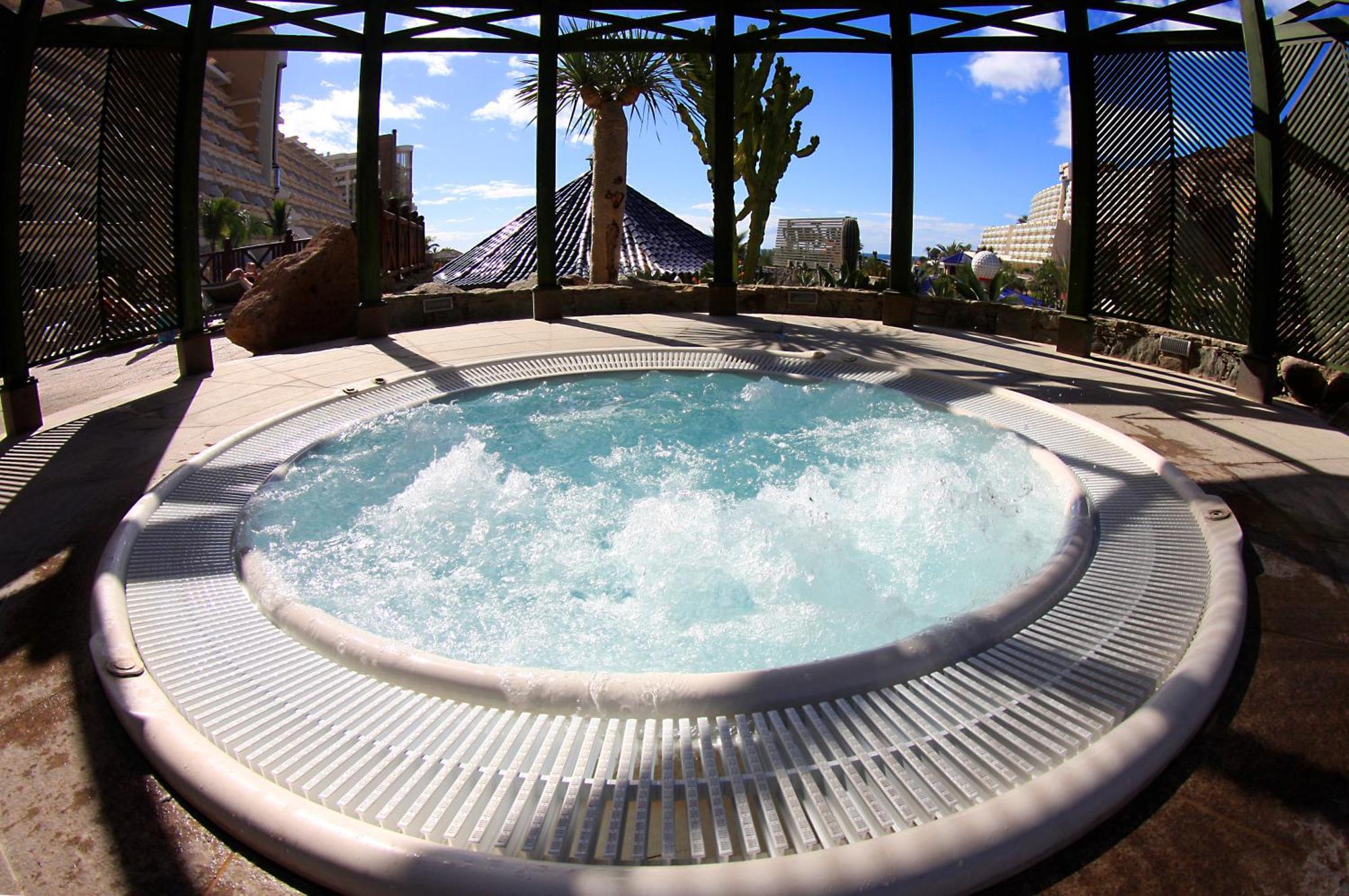 Hotel Livvo Lago Taurito & Aquapark Екстериор снимка
